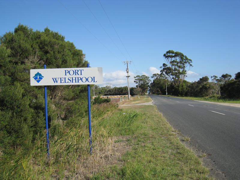 Port Welshpool - Port Welshpool Road: View south along Port Welshpool Rd towards town sign, north of Smith St