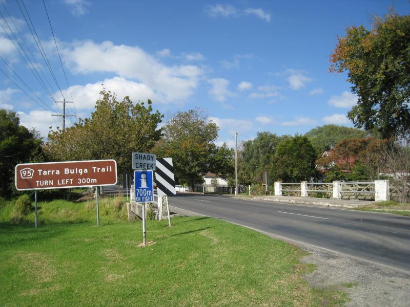 Port Welshpool - Welshpool town centre, Main Street (South Gippsland Highway): View east along Main St towards Shady Creek