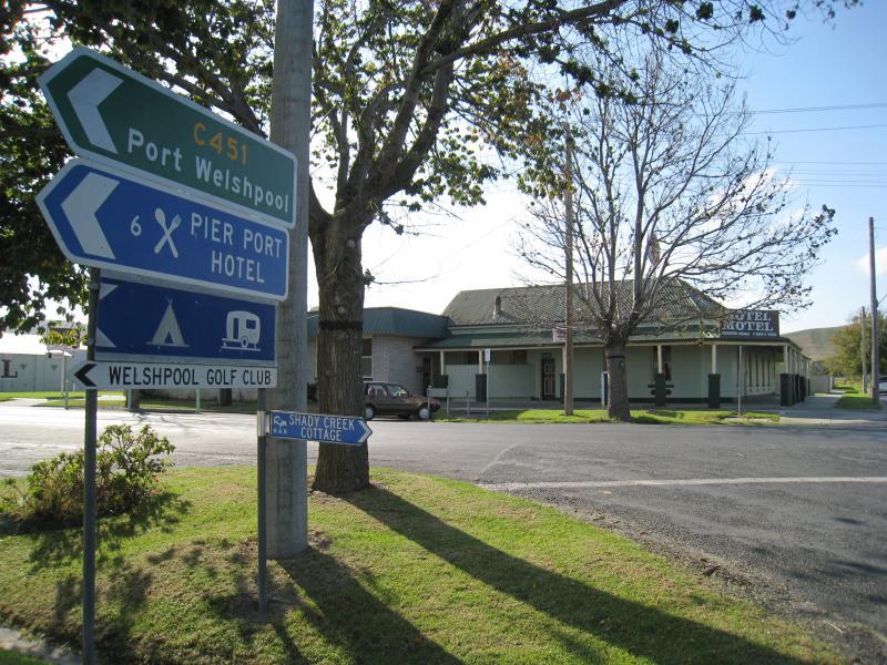 Port Welshpool - Welshpool town centre, Main Street (South Gippsland Highway): View north across Main St at Port Welshpool Rd towards hotel