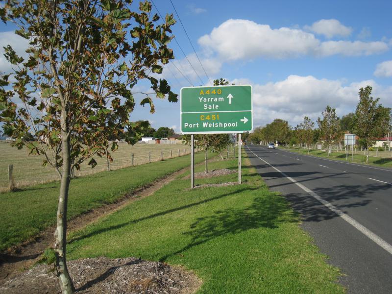 Port Welshpool - South Gippsland Highway, western edge of Welshpool: View east along highway, east of Slades Hill Rd