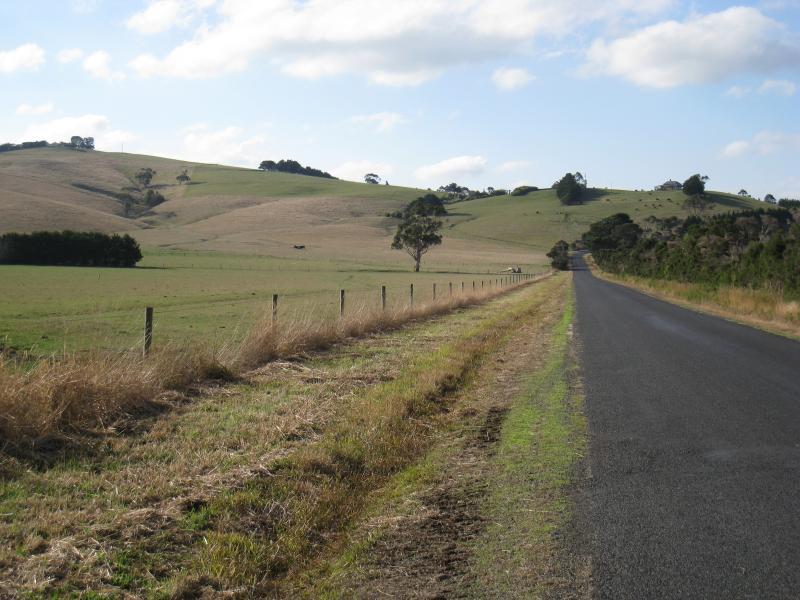 Port Welshpool - Slades Hill Road, Welshpool - View north along Slades Hill Rd, just from South Gippsland Highway