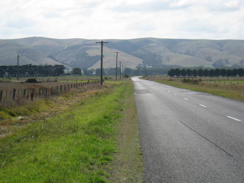 Port Welshpool - Barry Beach: View north along Barry Rd, 2 km from South Gippsland Hwy