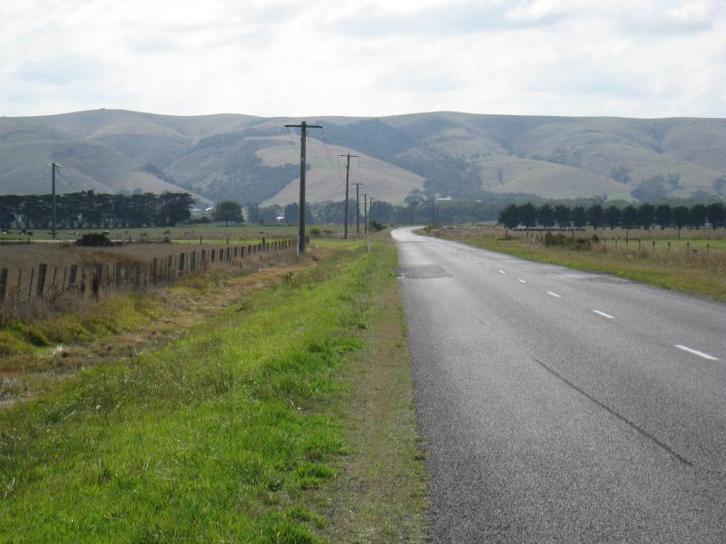 Port Welshpool - Barry Beach - View north along Barry Rd, 2 km from South Gippsland Hwy