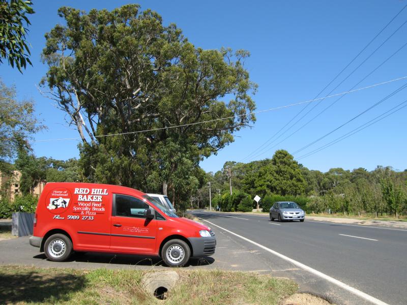 Red Hill - Shops, corner Shoreham Road and Point Leo Road: View south along Shoreham Rd from shopping centre car park