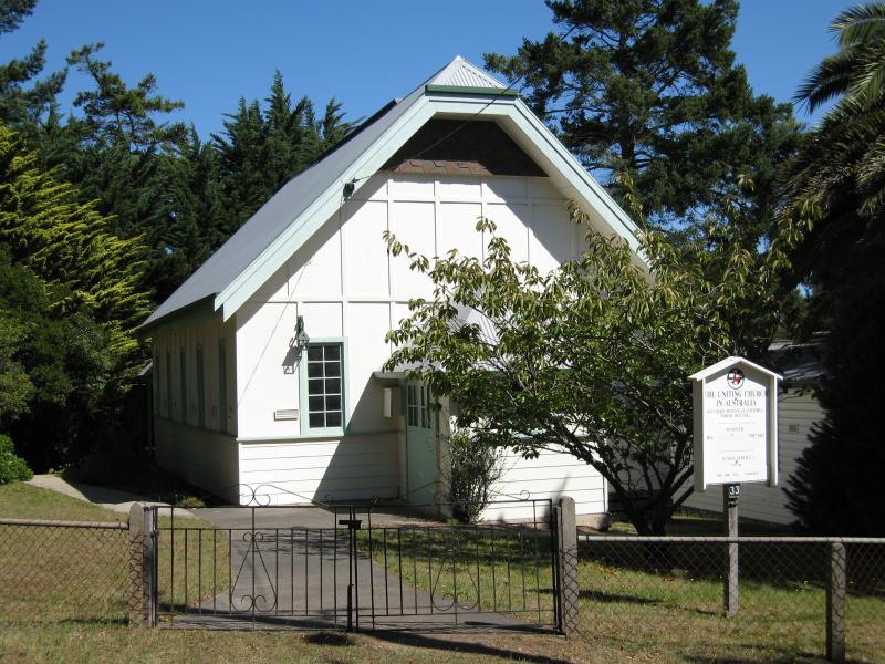 Red Hill - Around Red Hill: Uniting Church, corner Mechanics Rd and Perry La