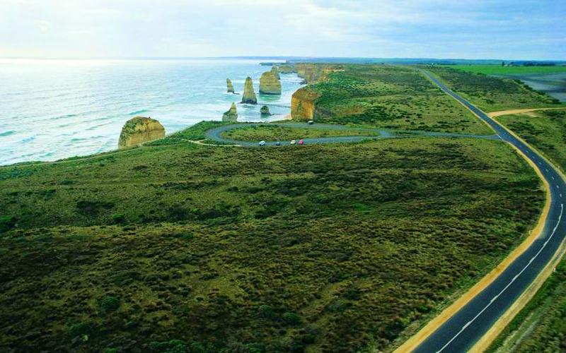 Great Ocean Road coast - The Twelve Apostles and Great Ocean Road