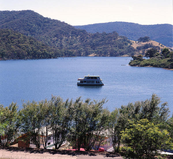Lake Eildon, Mansfield & Mt Buller - Houseboating on Lake Eildon