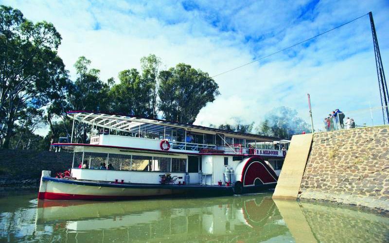 Murray River - Paddle steamer passing through Lock 11 at Mildura