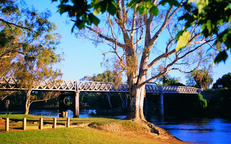 Murray River - John Foord Bridge between Wahgunyah and Corowa