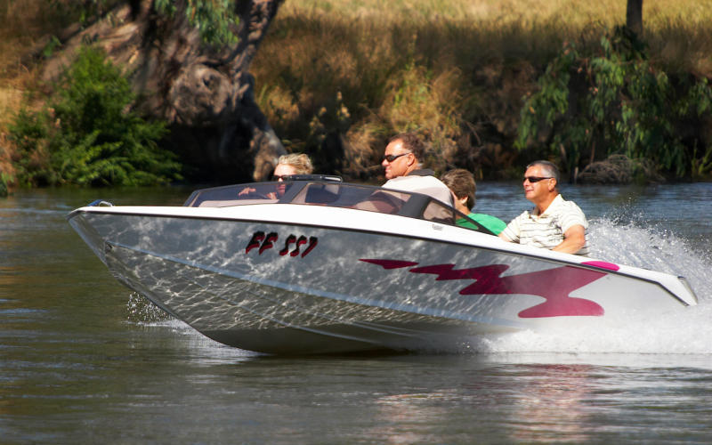 Murray River - Boating on the Murray at Wodonga