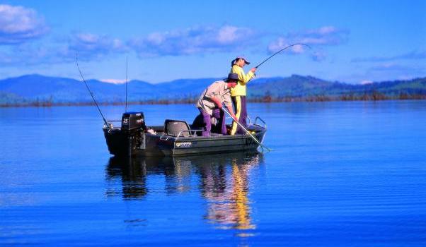 Murray River - Boating on Lake Hume