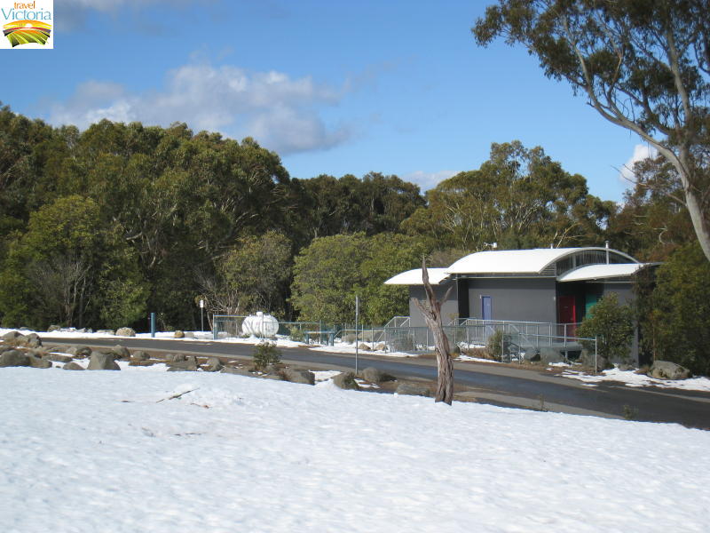Mount Donna Buang snow - Toilets at summit
