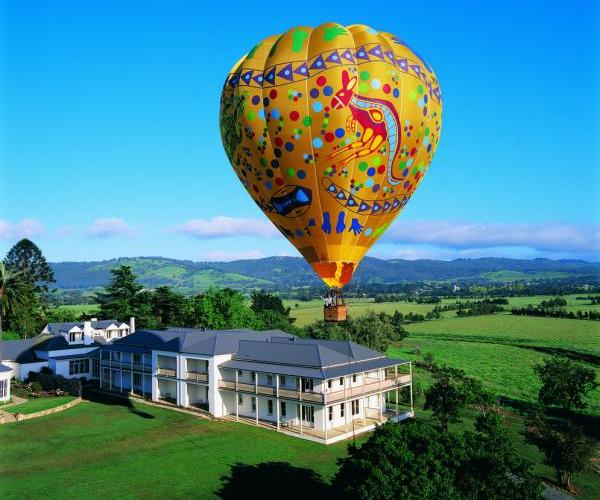 Yarra Valley - Balloon above Chateau Yering