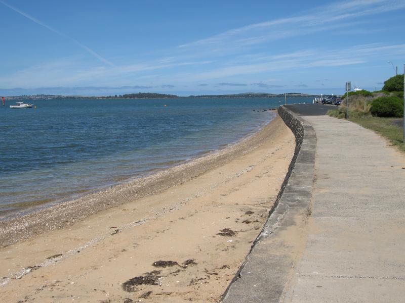 Rhyll - Shops and coast along Beach Road between Reid Street and boat ramp - View south along beach towards boat ramp