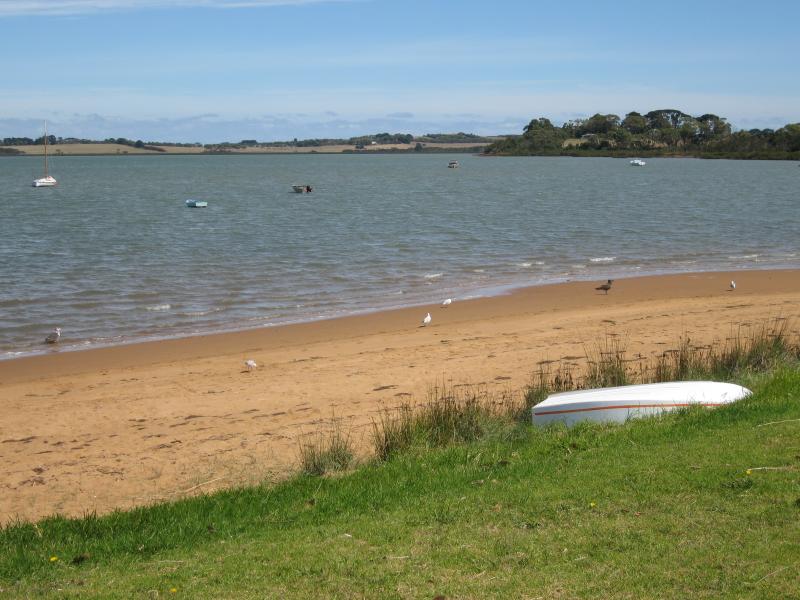 Rhyll - Boat ramp, Rhyll Jetty and coast along southern section of Beach Road - View south-west across Reid Bight from near Walton St