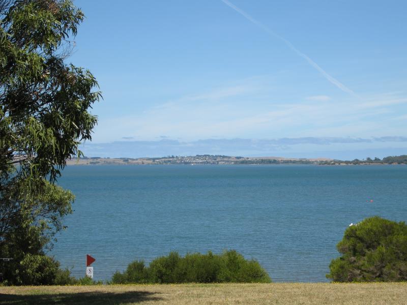 Rhyll - Lady Nelson Point, parkland at the northern end of Beach Rd: View south-east across bay at high tide