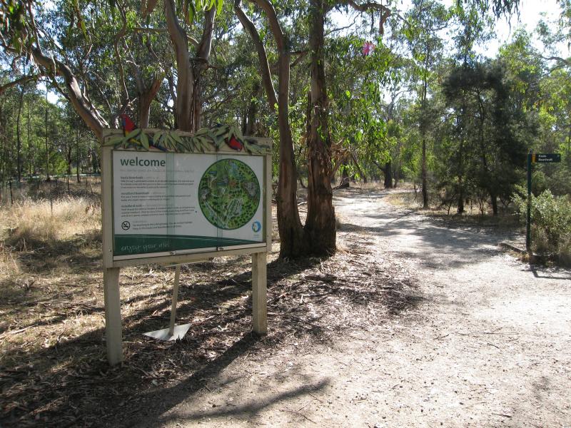 Rhyll - Koala Conservation Centre, Phillip Island Road: Pathway from visitor centre