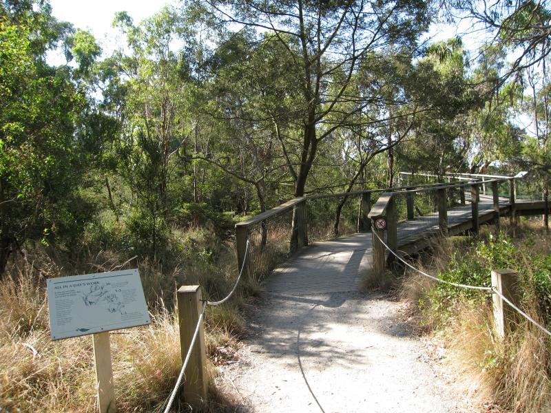 Rhyll - Koala Conservation Centre, Phillip Island Road: Entrance to Woodland Boardwalk