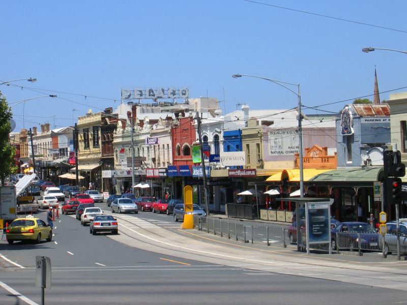 Richmond - Bridge Road: View east along Bridge Rd at Hoddle St