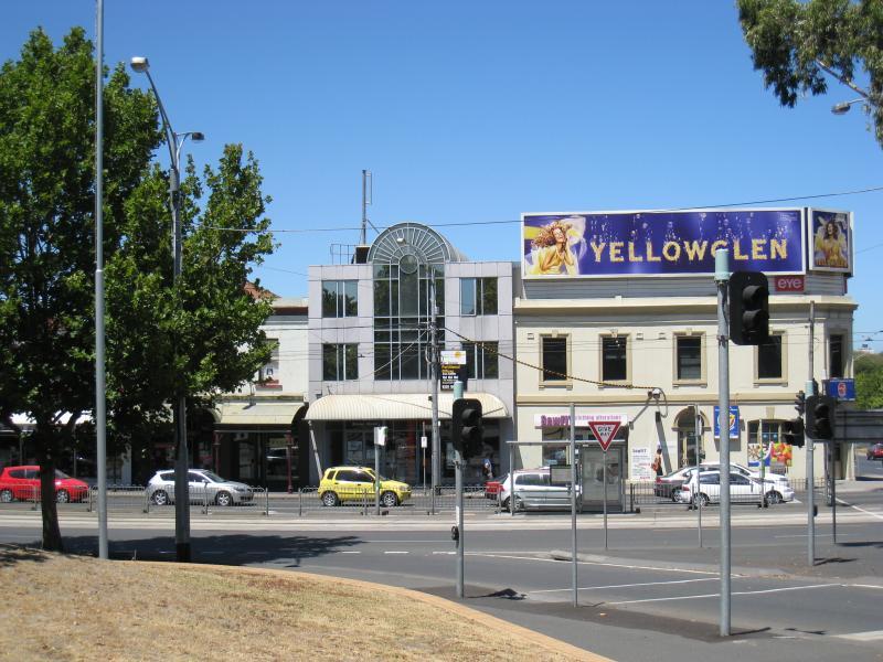 Richmond - Bridge Road: View south at junction of Bridge Rd and Hoddle St