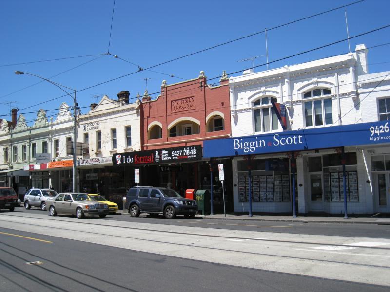 Richmond - Bridge Road: Shops along south side of Bridge Rd near Moorhouse St