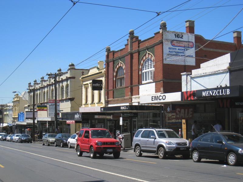 Richmond - Bridge Road: View east along Bridge Rd at Allowah Tce