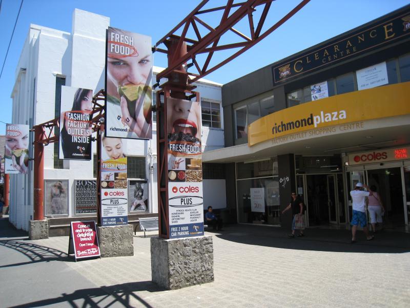 Richmond - Bridge Road: Entrance to Richmond Plaza Shopping Centre, Bridge Rd