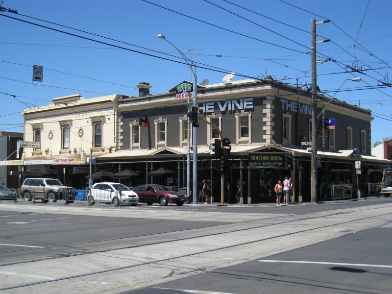 Richmond - Bridge Road: The Vine Hotel, corner Bridge Rd and Church St
