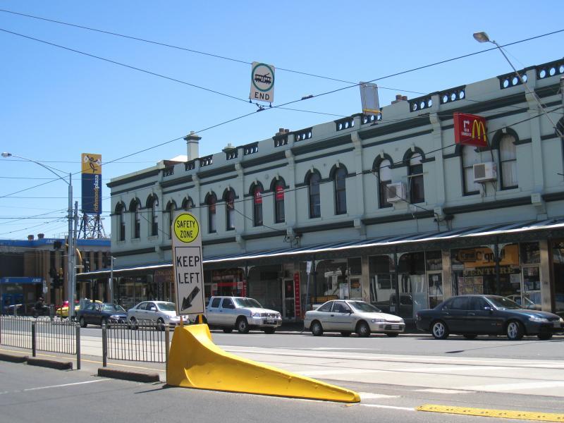 Richmond - Bridge Road: View west along Bridge Rd towards Church St
