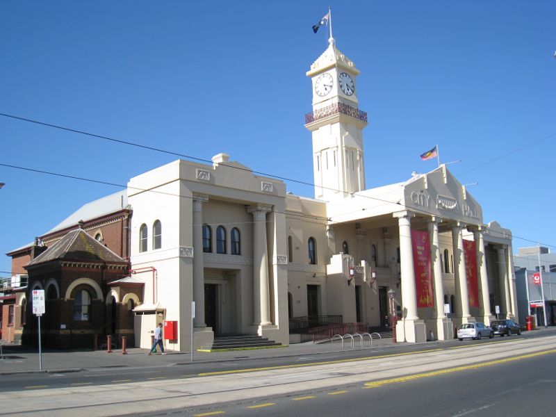 Richmond - Bridge Road: Richmond Town Hall