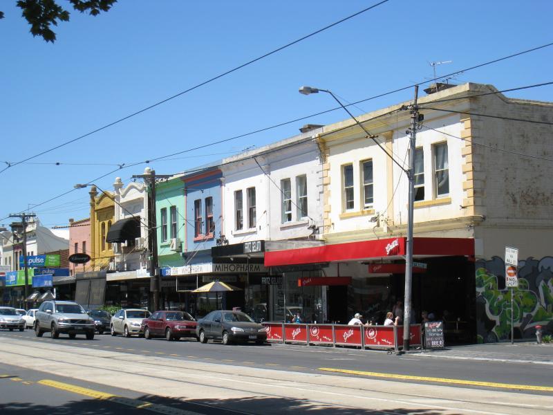 Richmond - Bridge Road: View east along Bridge Rd at Mary St