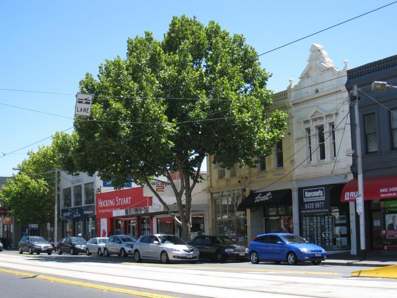 Richmond - Bridge Road: View west along Bridge Rd towards Griffiths St