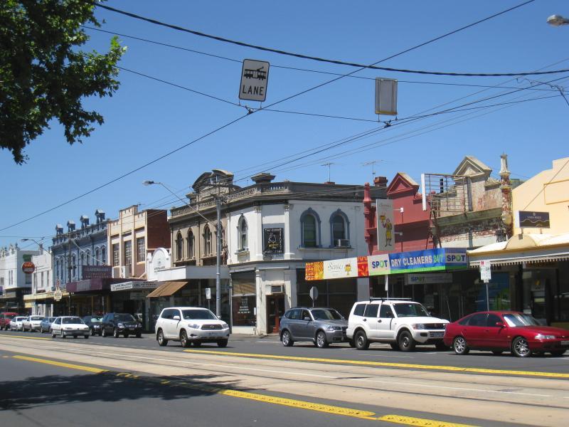 Richmond - Bridge Road: View east along Bridge Rd towards Fraser St