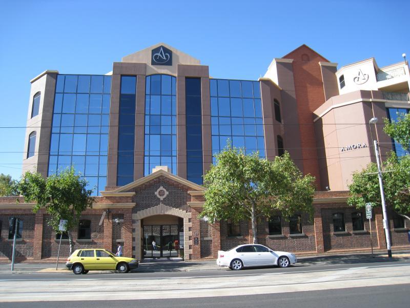 Richmond - Bridge Road: Amora Hotel, Bridge Rd opposite Westbank Tce