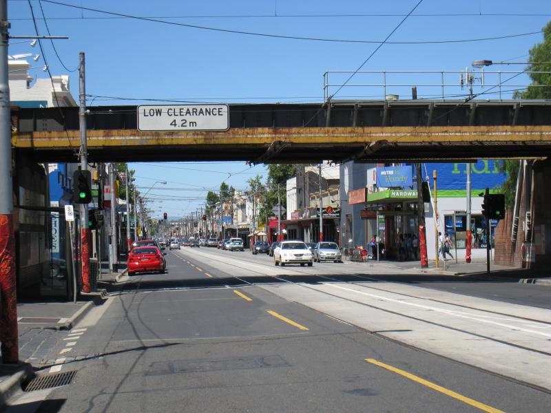 Richmond - Victoria Street: View east along Victoria St towards railway overpass