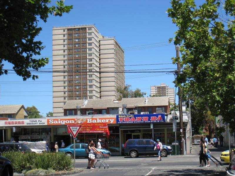 Richmond - Victoria Street: View south across Victoria St at William St towards apartment buildings