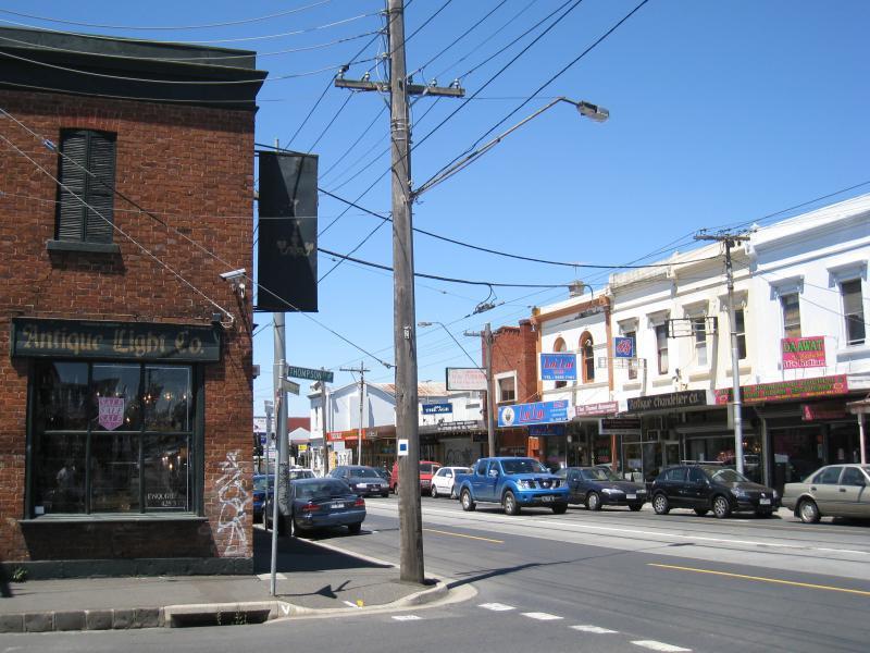 Richmond - Victoria Street: View east along Victoria St at Thompson St