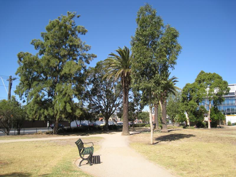 Richmond - Victoria Street: Williams Reserve, corner Victoria St and Burnley St