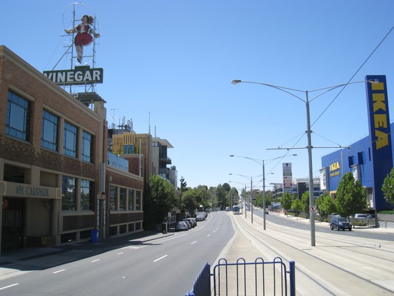 Richmond - Victoria Street: View east along Victoria St at Burnley St towards Skipping Girl sign