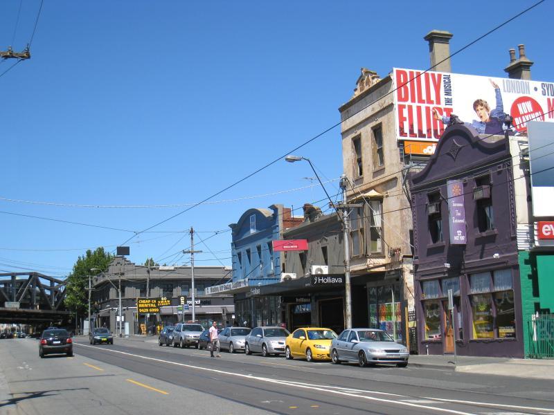 Richmond - Swan Street: View east along Swan St towards Cremorne St