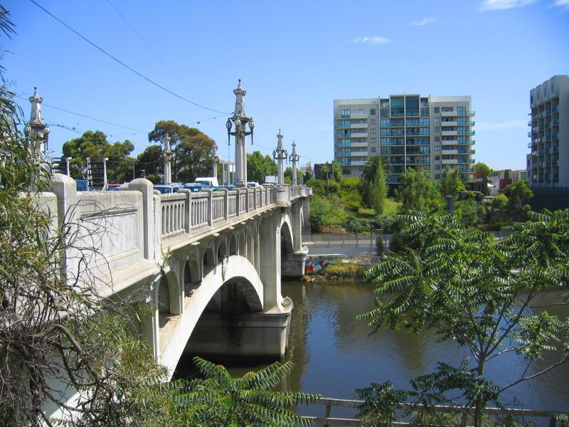 Richmond - Church Street: View north along Church Street Bridge
