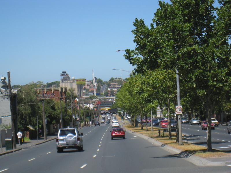 Richmond - Hoddle Street and Punt Road: View south along Punt Rd at Bridge St
