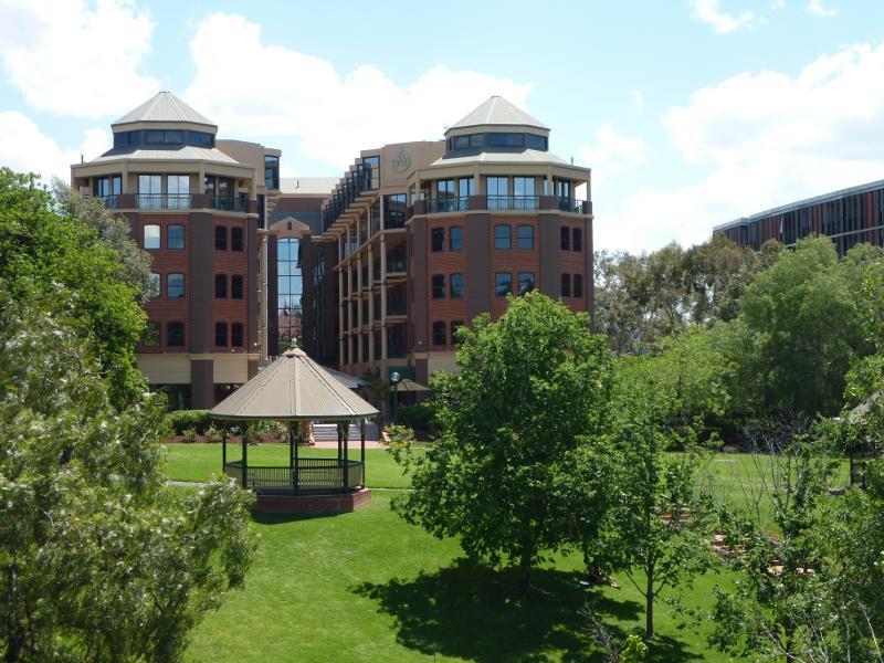 Richmond - O'Connell Reserve, Bridge Road: View west through park towards rotunda and Amora Hotel