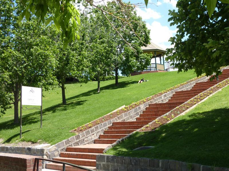 Richmond - O'Connell Reserve, Bridge Road: Steps leading down to Capital City Trail along Yarra River