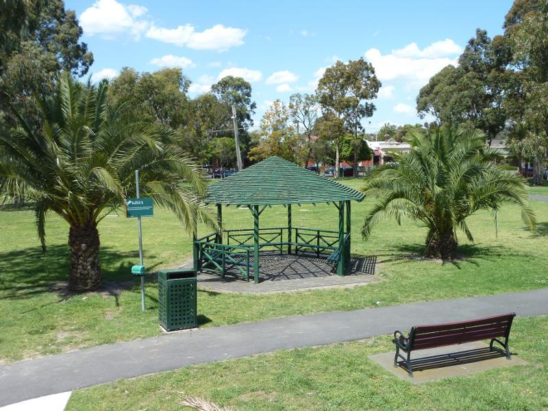 Richmond - Golden Square Bicentennial Park, Madden Grove: Rotunda