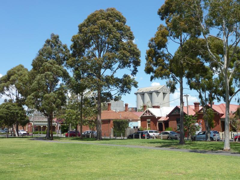 Richmond - Golden Square Bicentennial Park, Madden Grove: View south-east through park towards Parkville St and Gibdon St