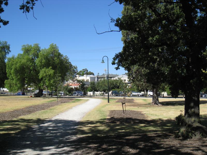 Richmond - Barkly Gardens, Mary Street: View through gardens towards Coppin St