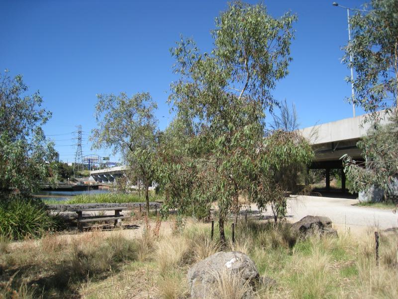 Richmond - McConchie Reserve, wetlands and Burnley Harbour, end of Mary Street: Gardens fronting western edge of Burnley Harbour
