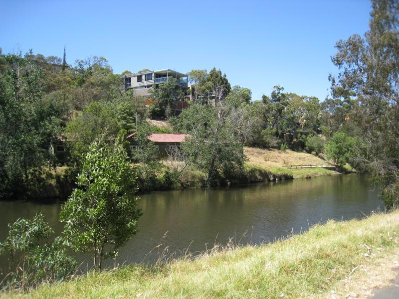 Richmond - Yarra River along eastern border of Richmond with Hawthorn: View east across Yarra River, Capital City Trail south of Victoria Bridge