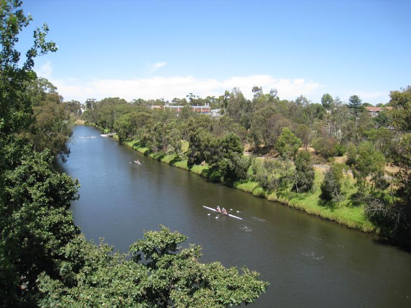 Richmond - Yarra River along eastern border of Richmond with Hawthorn: View south along Yarra River from Hawthorn Bridge